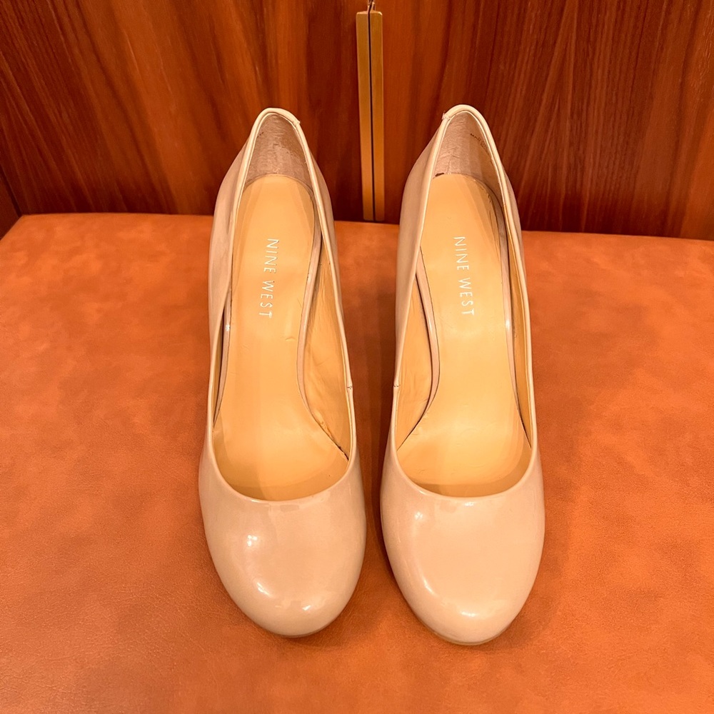 Nine West Ambitious Heels size 5 nude color patent leather
